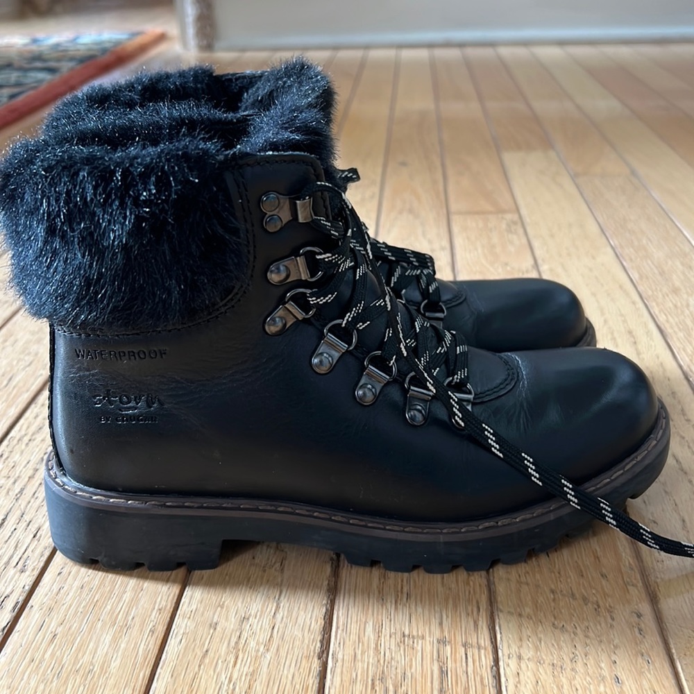 Storm By Cougar boots size 6